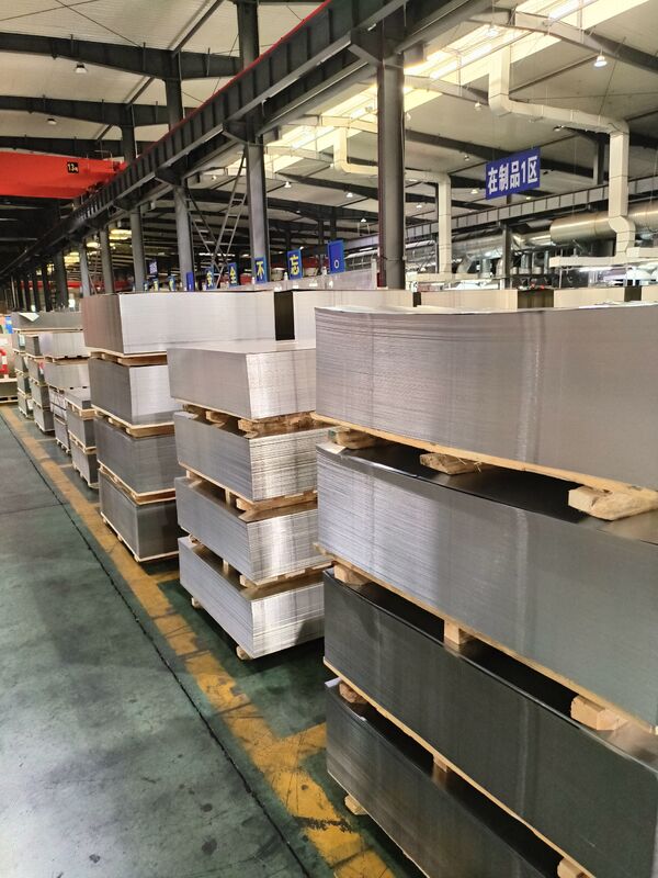 5.6/5.6 工業用缶蓋をスタンプするための電解金製チンの重厚コーティング T4 テンパーシート 0.22mm-0.35mmパッケージング